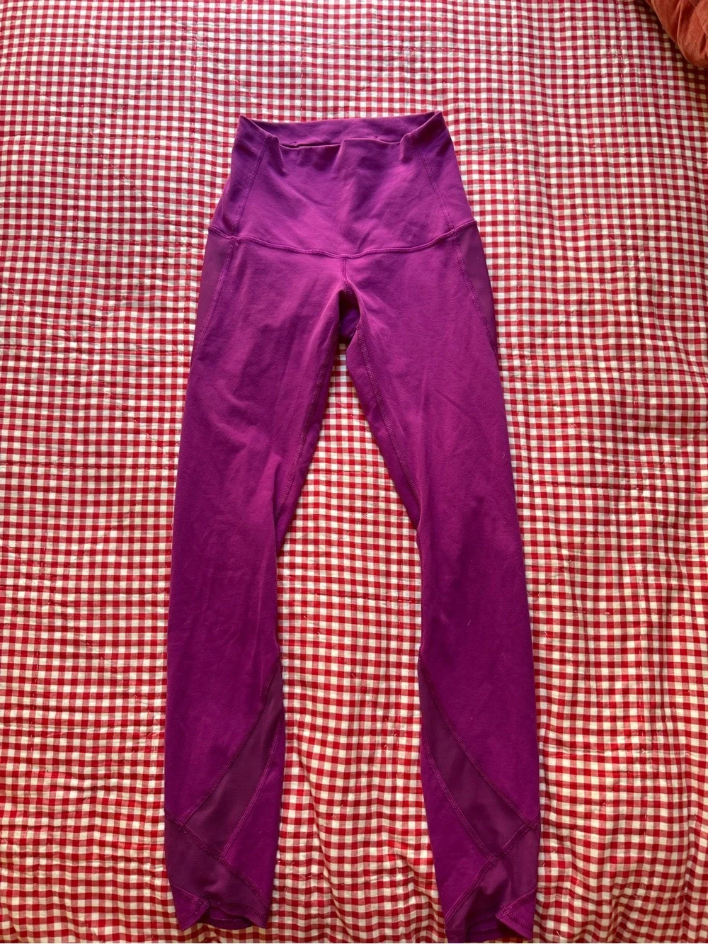 lululemon women’s Magenta Performance Leggings Sz 2 26” inseam
